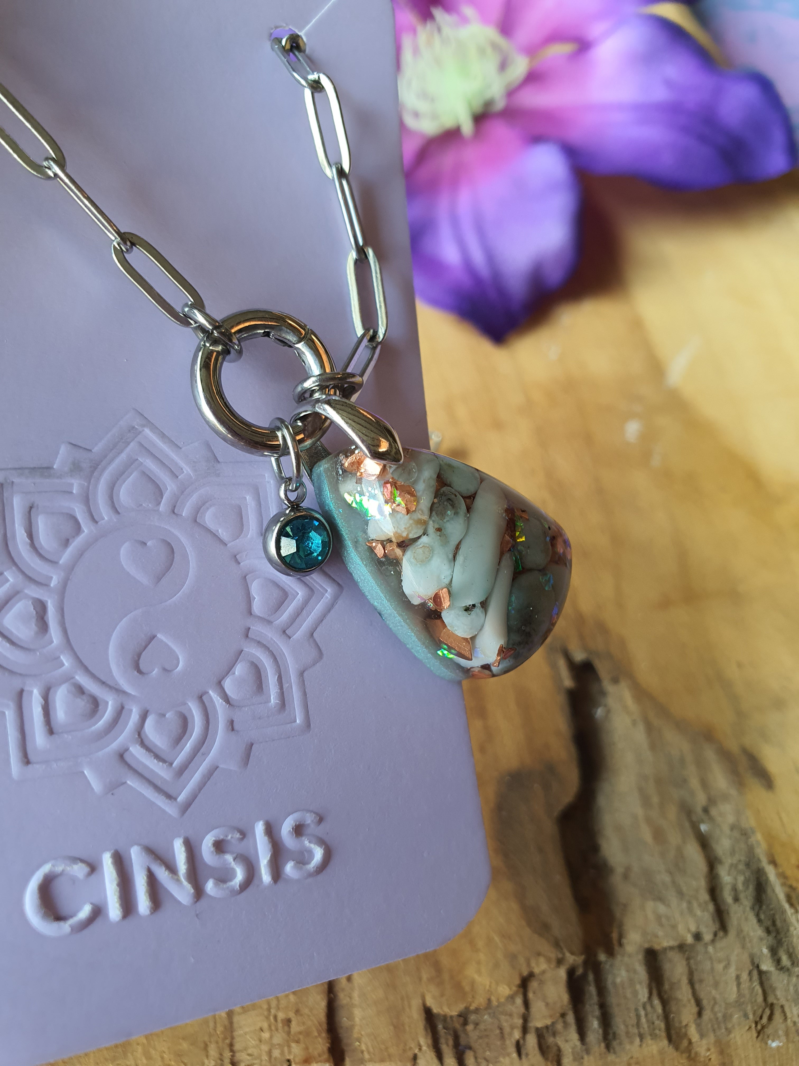 Orgonite Hanger Larimar en Bergkristal met RVS ketting en zirkonia bedel (nr 1018)