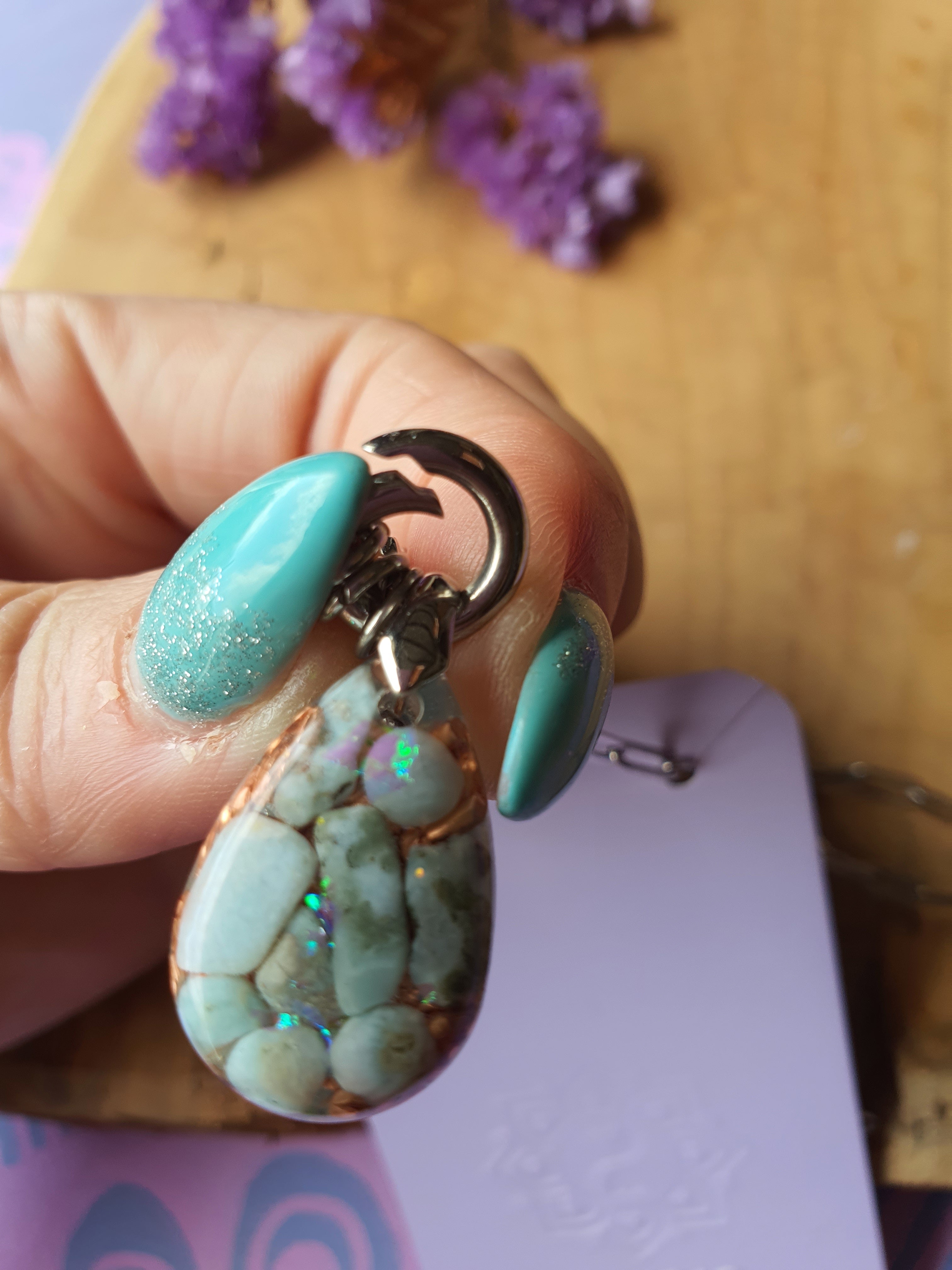 Orgonite Hanger Larimar en Bergkristal met RVS zilver ketting en schildpad bedel (nr 1017)