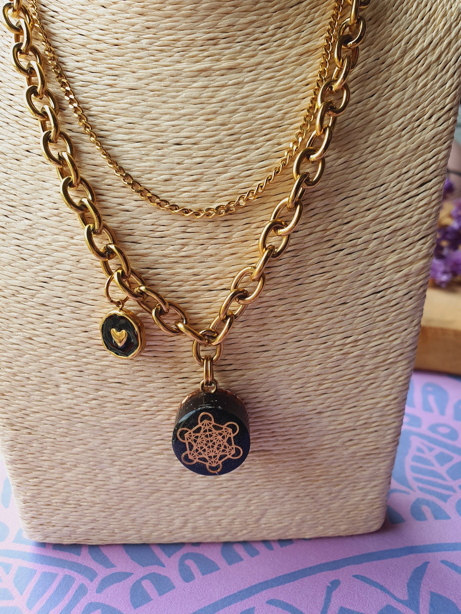 Cinsis Orgonite mix: orgonite Hanger + RVS Goud ketting nr 3019