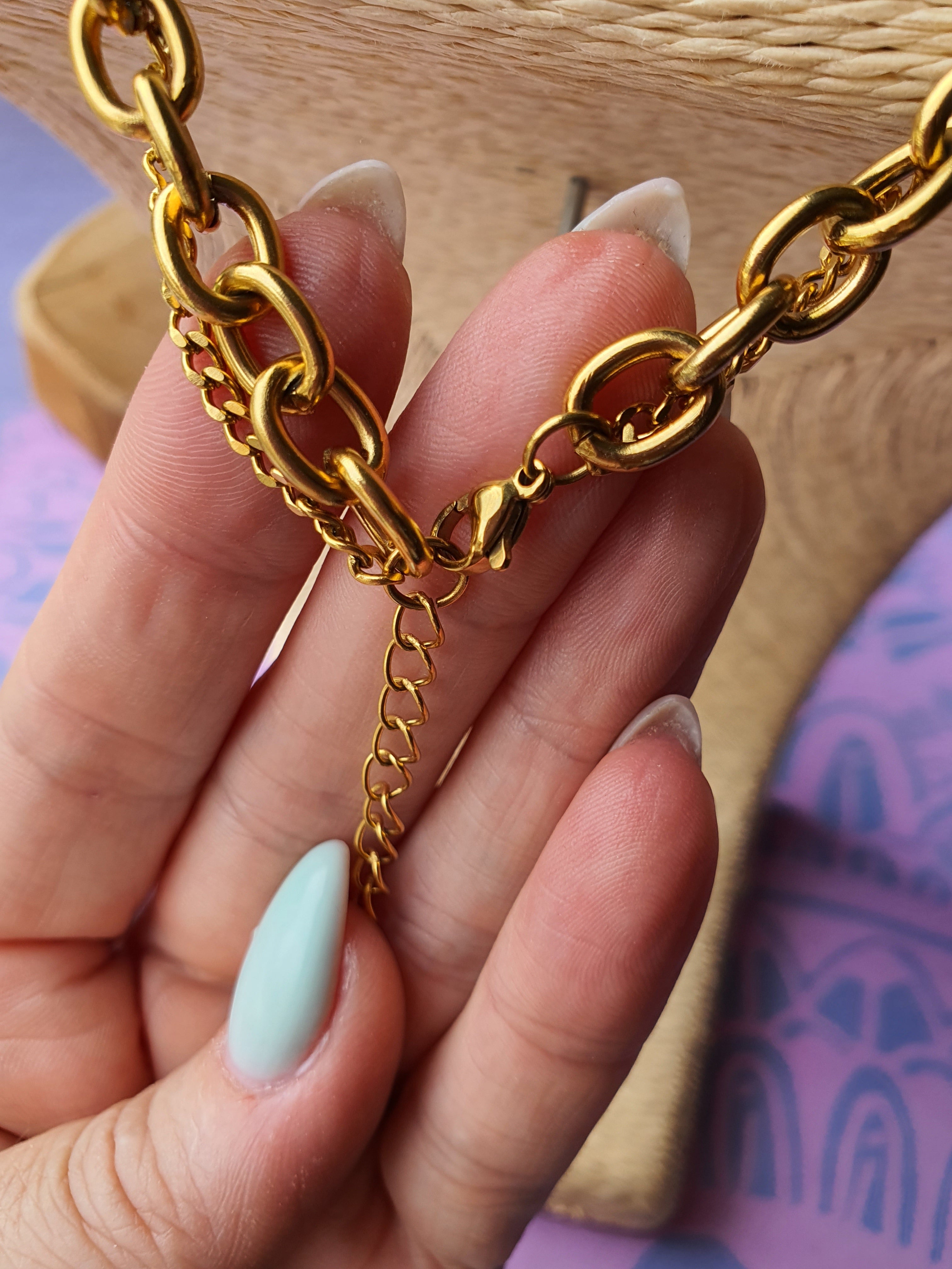 Cinsis Orgonite mix: orgonite Hanger + RVS Goud ketting nr 3019