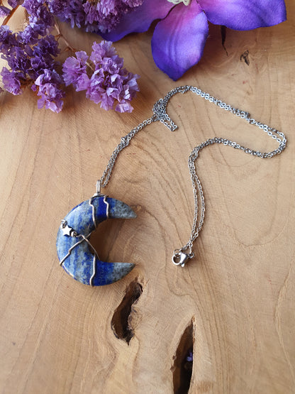 Wire Wrapped Lapis Lazuli Maan hanger