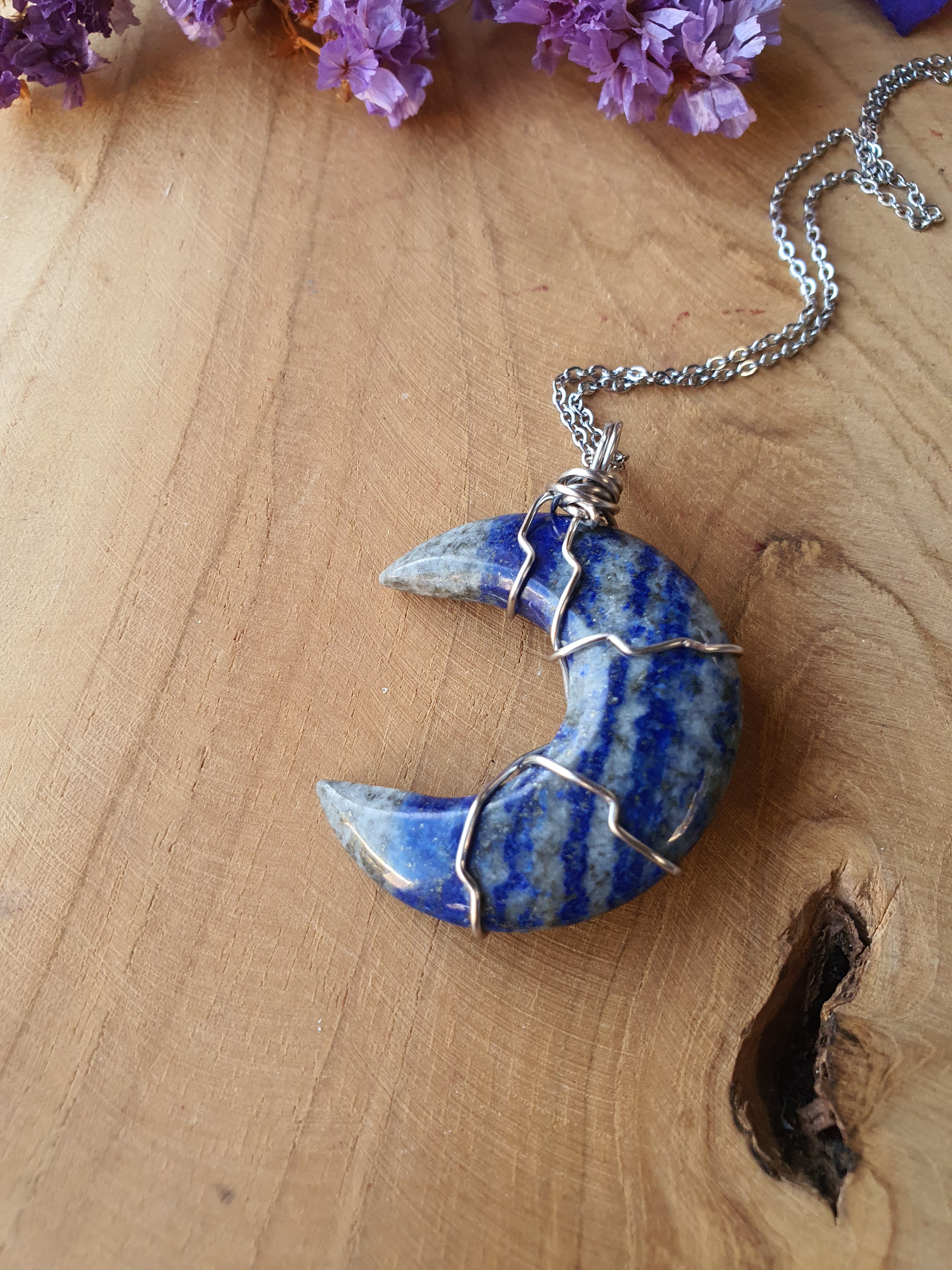 Wire Wrapped Lapis Lazuli Maan hanger