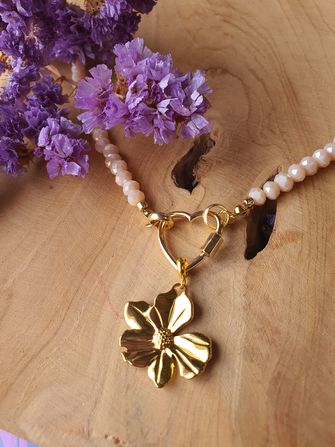 Kristal facet zalmkleurige kralen ketting met rvs gold hanger bloem