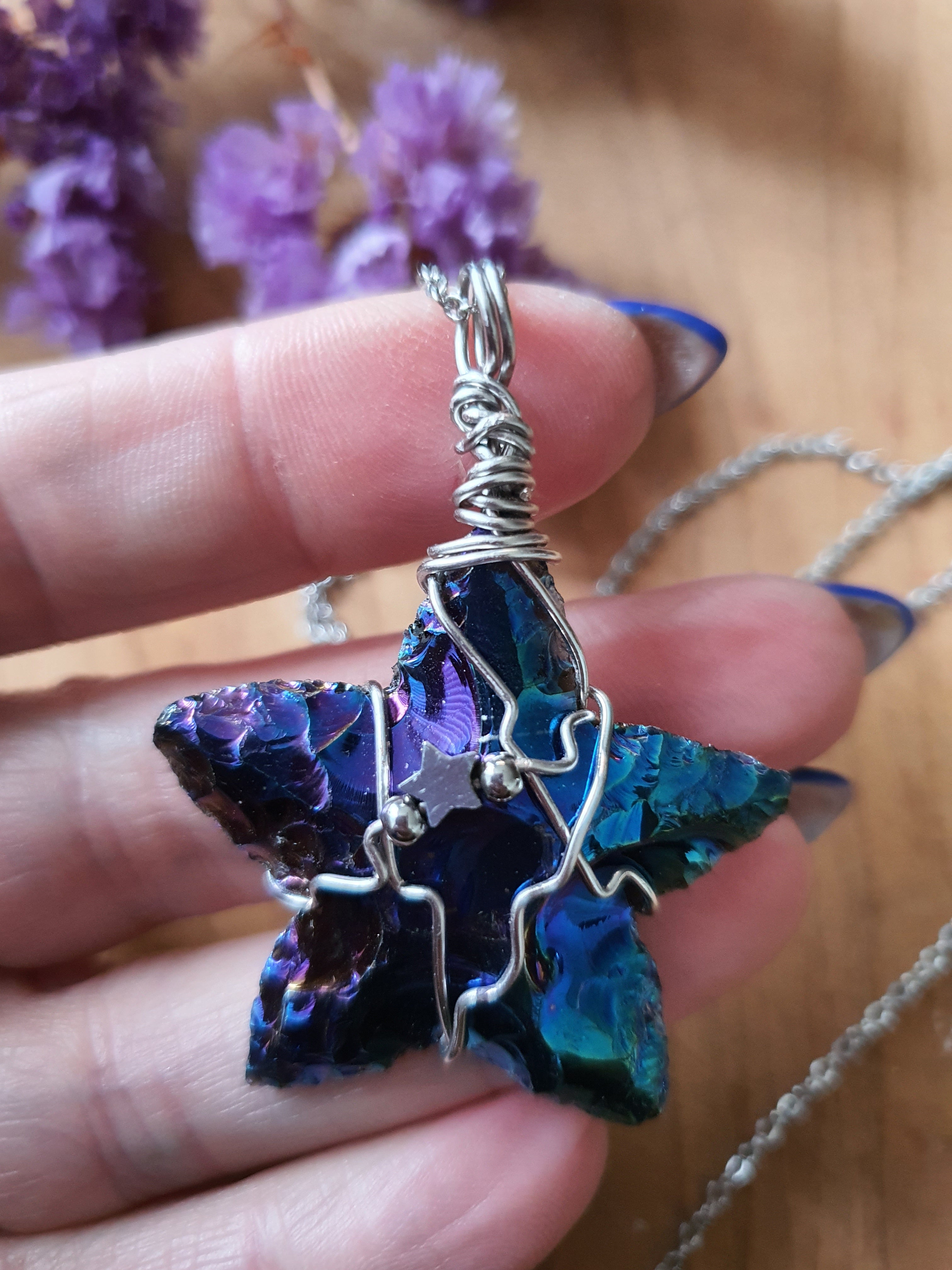 Wire wrapped Ster hanger Rainbow (regenboog/titanium) aura. (nr 10)