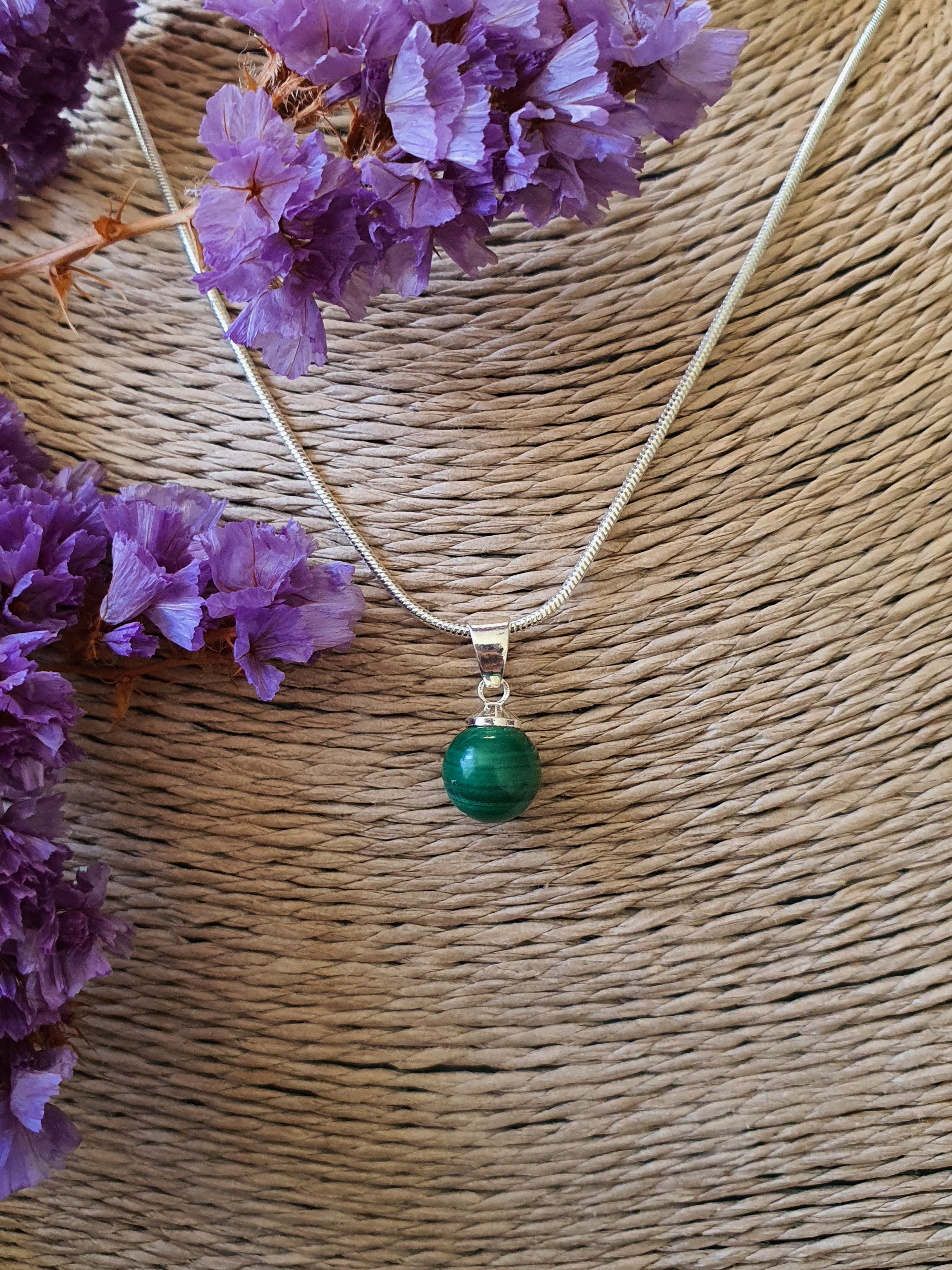 Malachiet Hanger klein met 925 Zilv.eren Oogje en Ketting