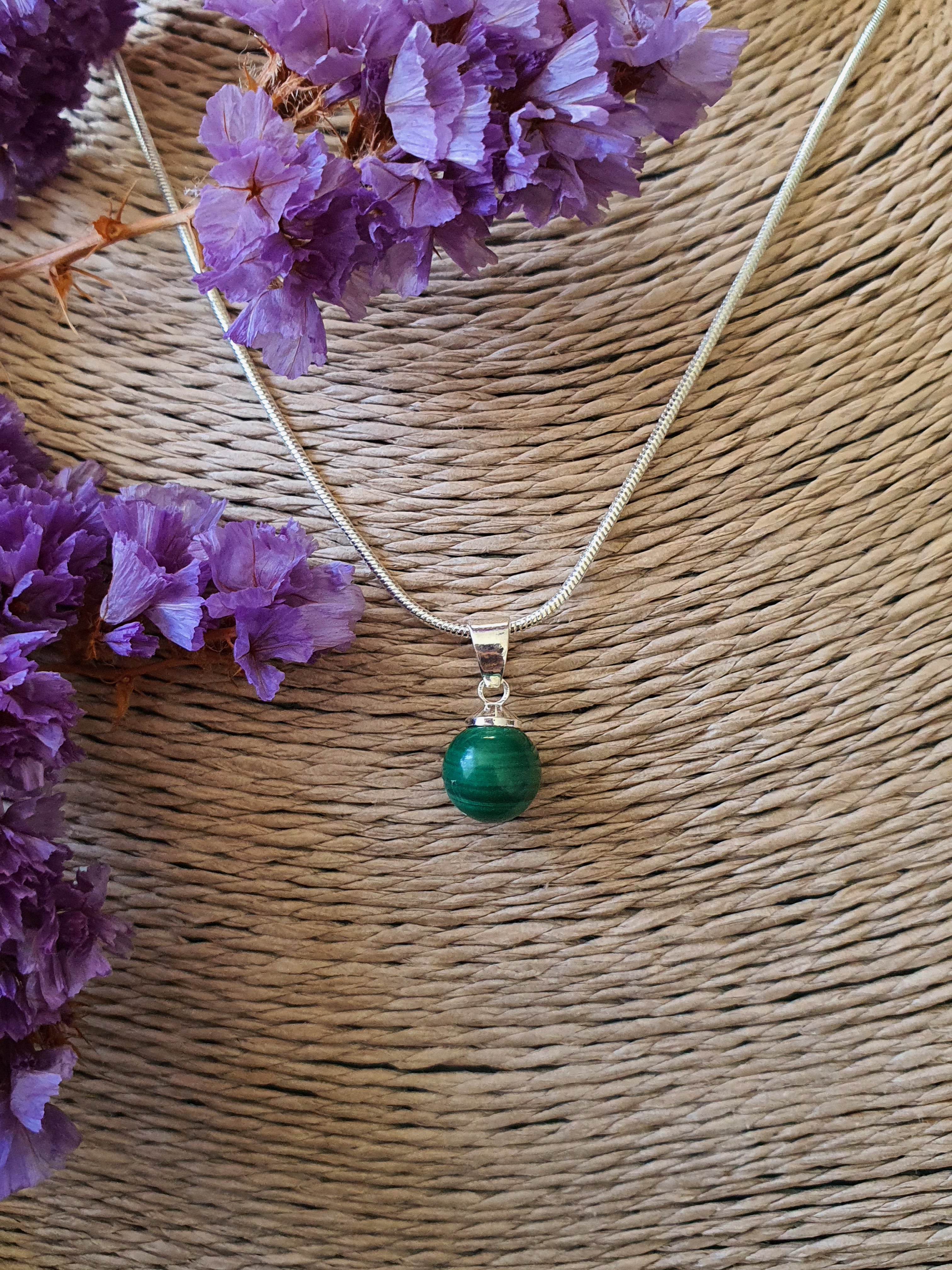 Malachiet Hanger klein met 925 Zilv.eren Oogje en Ketting