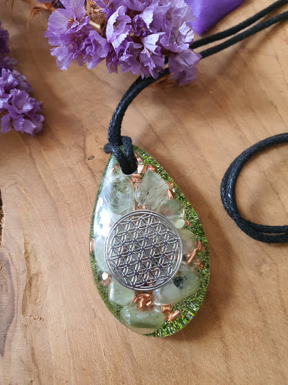 Orgonite hanger Prehniet (nr 131)
