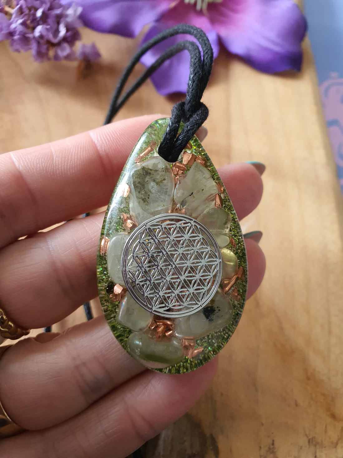 Orgonite hanger Prehniet (nr 131)