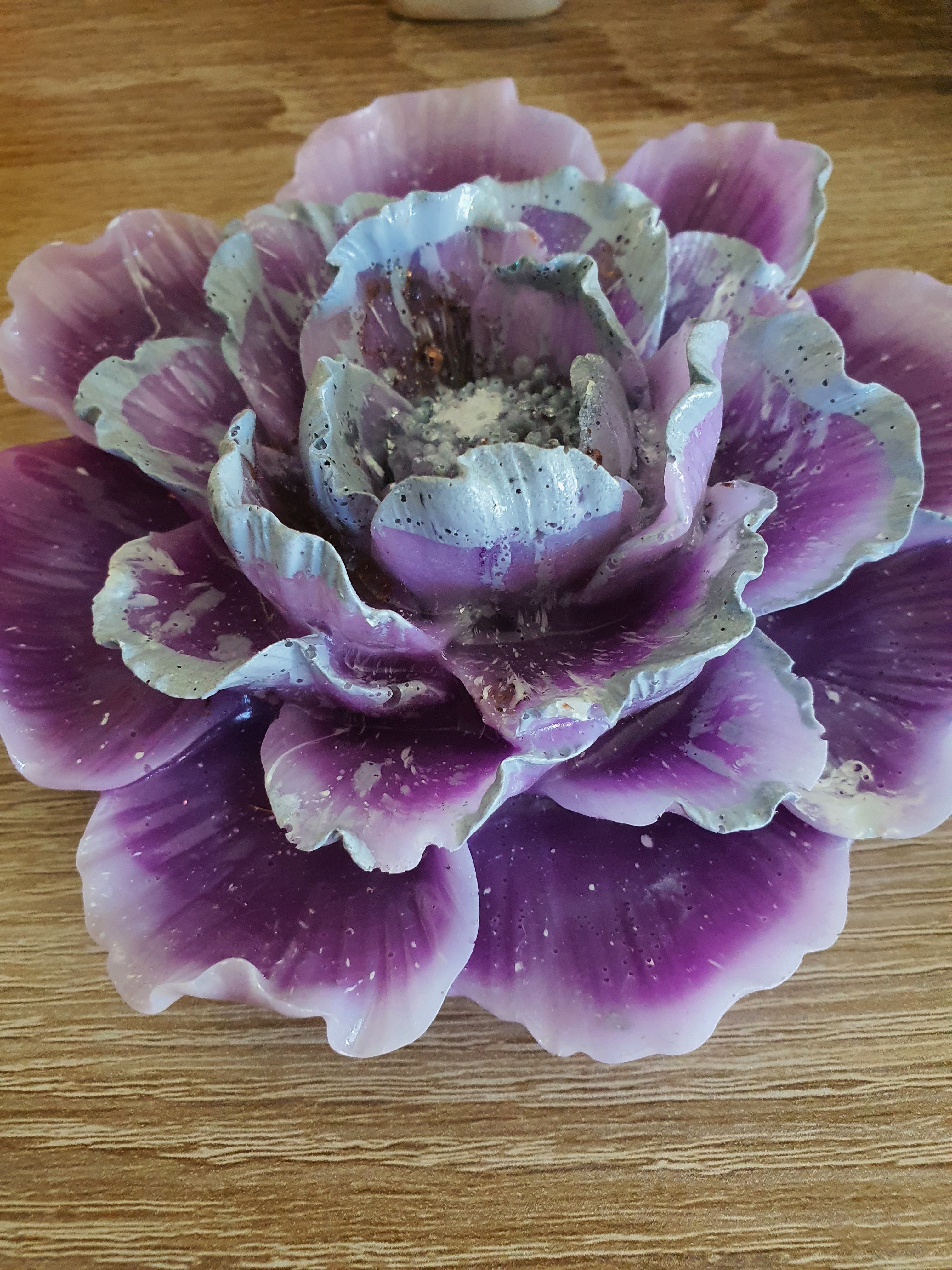 Gouden Driehoek Orgonite wandbloem paars/grijs (nr 6)