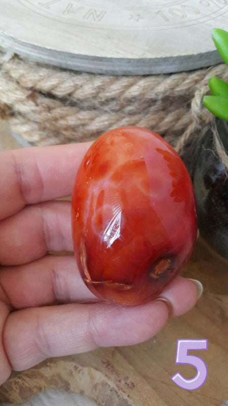 Carneool handsteen 78-97 gram