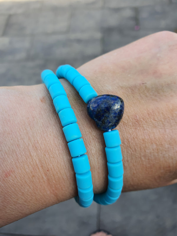 Elastische / rekbare licht blauwe (choker) ketting en armband 2 in 1 sieraad met Lapis Lazuli hartje (nr 9)