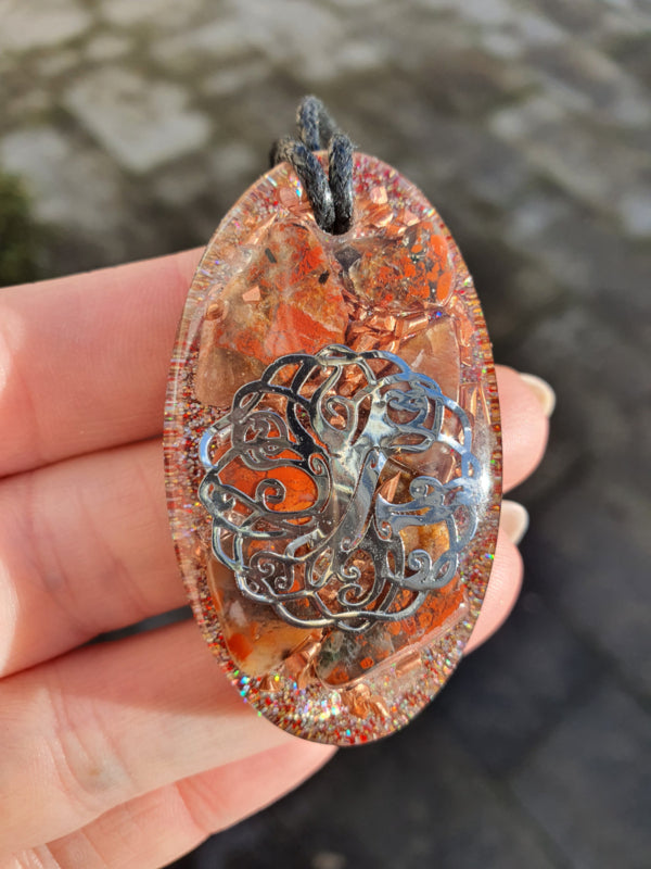 Orgonite hanger Jaspis Breccie en Bergkristal 30x55mm (nr 105)