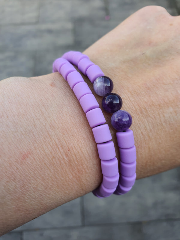 Elastische / rekbare paarse (choker) ketting en armband 2 in 1 sieraad met Amethist kralen (nr 17)