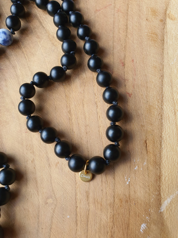 Edelstenen Mala Onyx met Sodaliet (matte kralen)