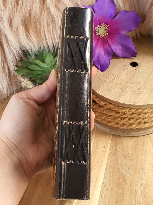 Notitieboek "Book of Shadow" met slotje