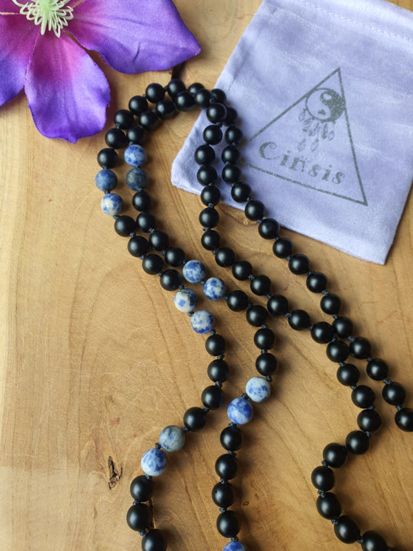 Edelstenen Mala Onyx met Sodaliet (matte kralen)