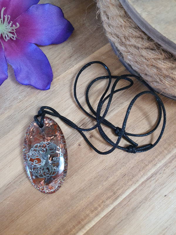 Orgonite hanger Jaspis Breccie en Bergkristal 30x55mm (nr 105)