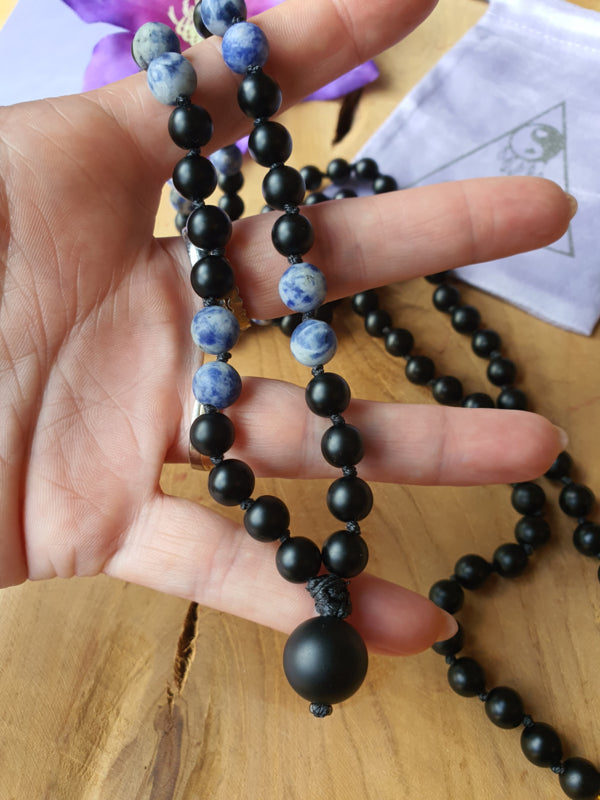 Edelstenen Mala Onyx met Sodaliet (matte kralen)