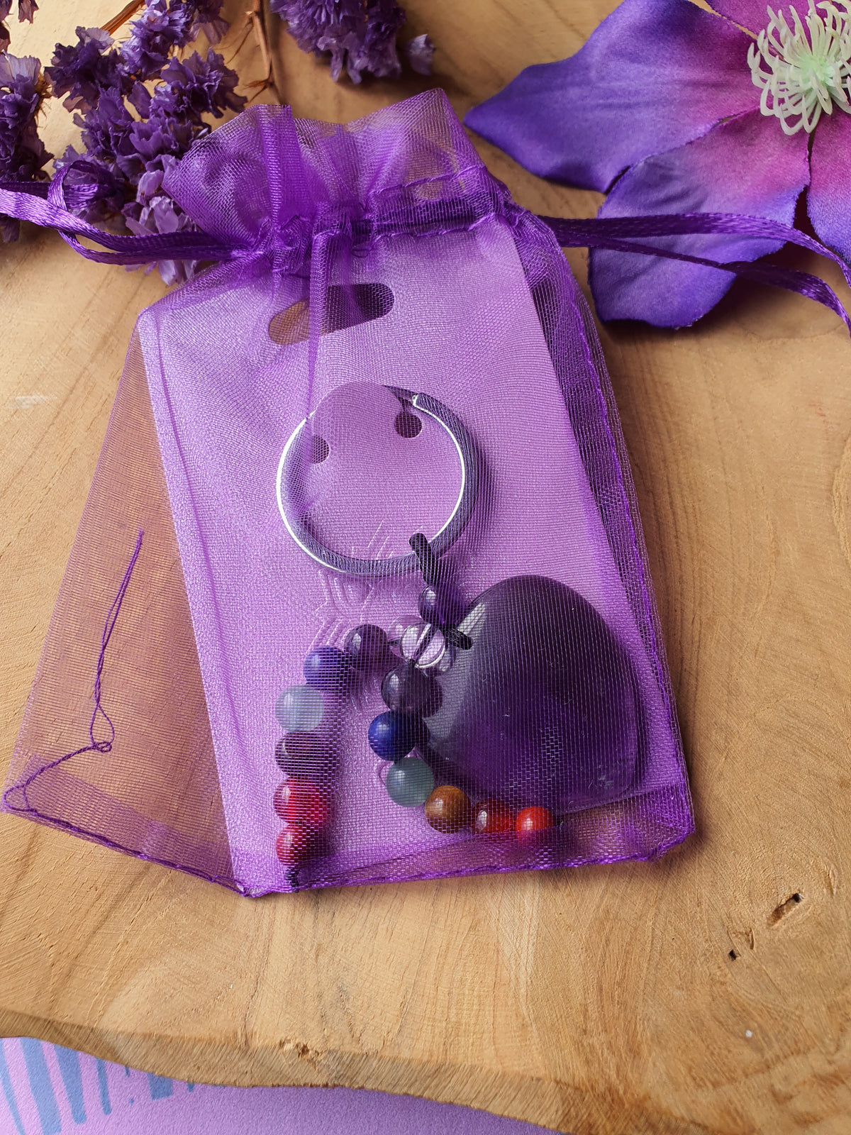 Amethist Hart / 7 chakra sleutelhanger in organza zakje