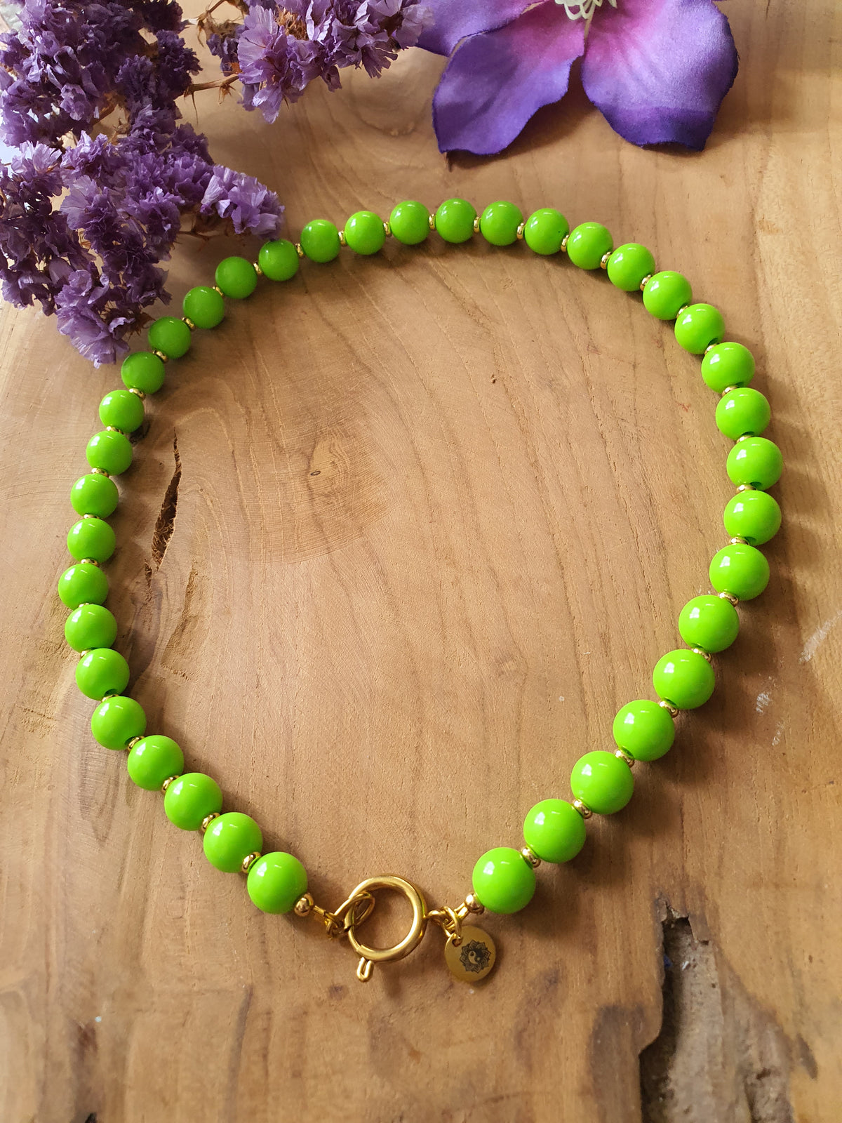 Basisketting Happy  rvs goud / licht groene kralen