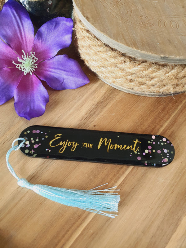 Boekenlegger resin art &quot;Enjoy the moment&quot;.