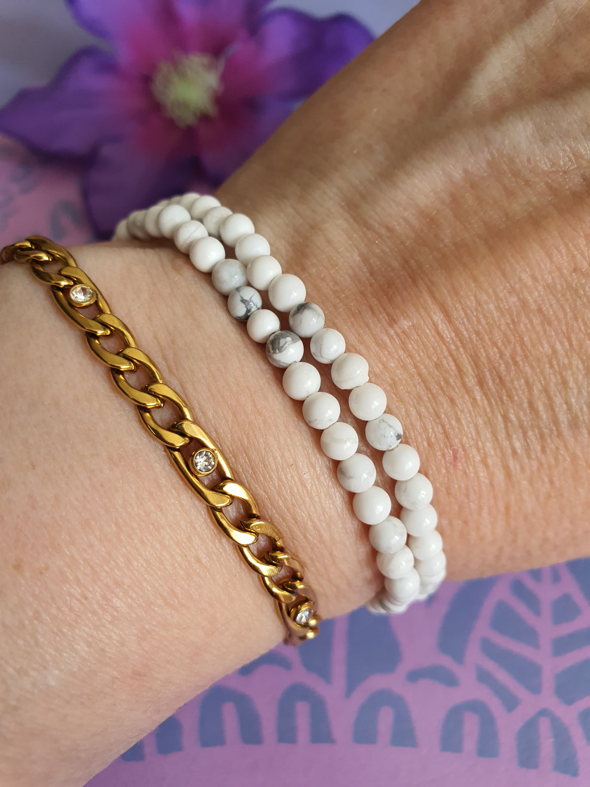 Edelsteen kogel armband Howliet 4mm