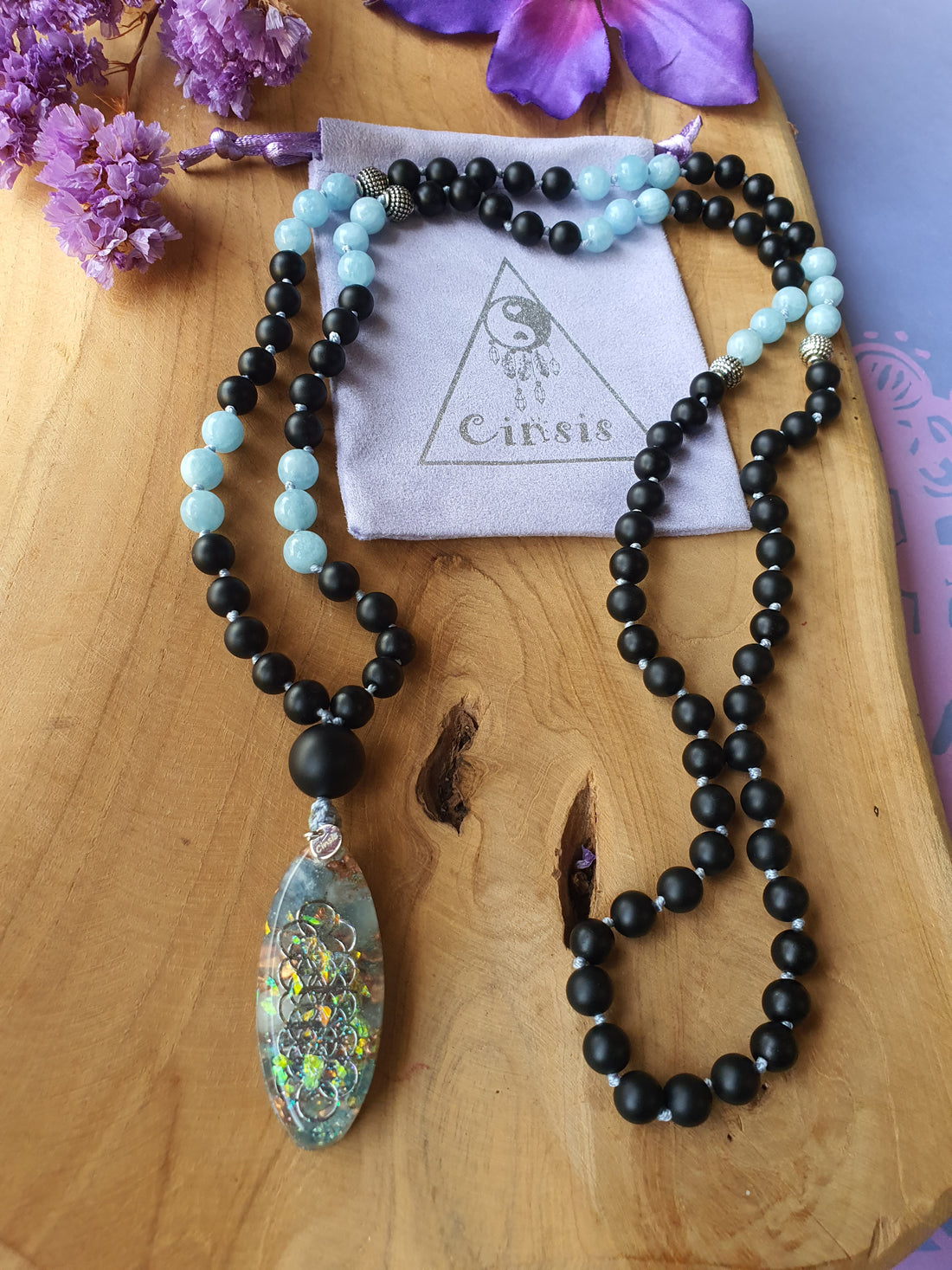 Edelstenen Mala_Calmingflow_met Orgonite hanger Aqaumarijn
