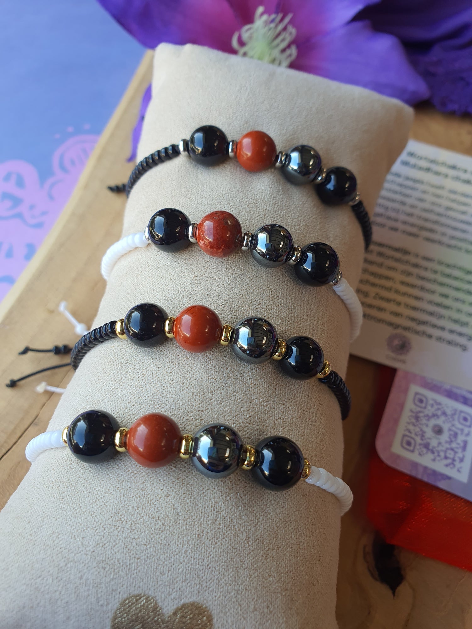 Edelstenen armbandje handgemaakt wortelchakra