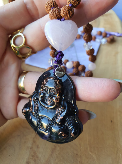 Edelstenen_en_rudraksha_mala_gouden_driehoek