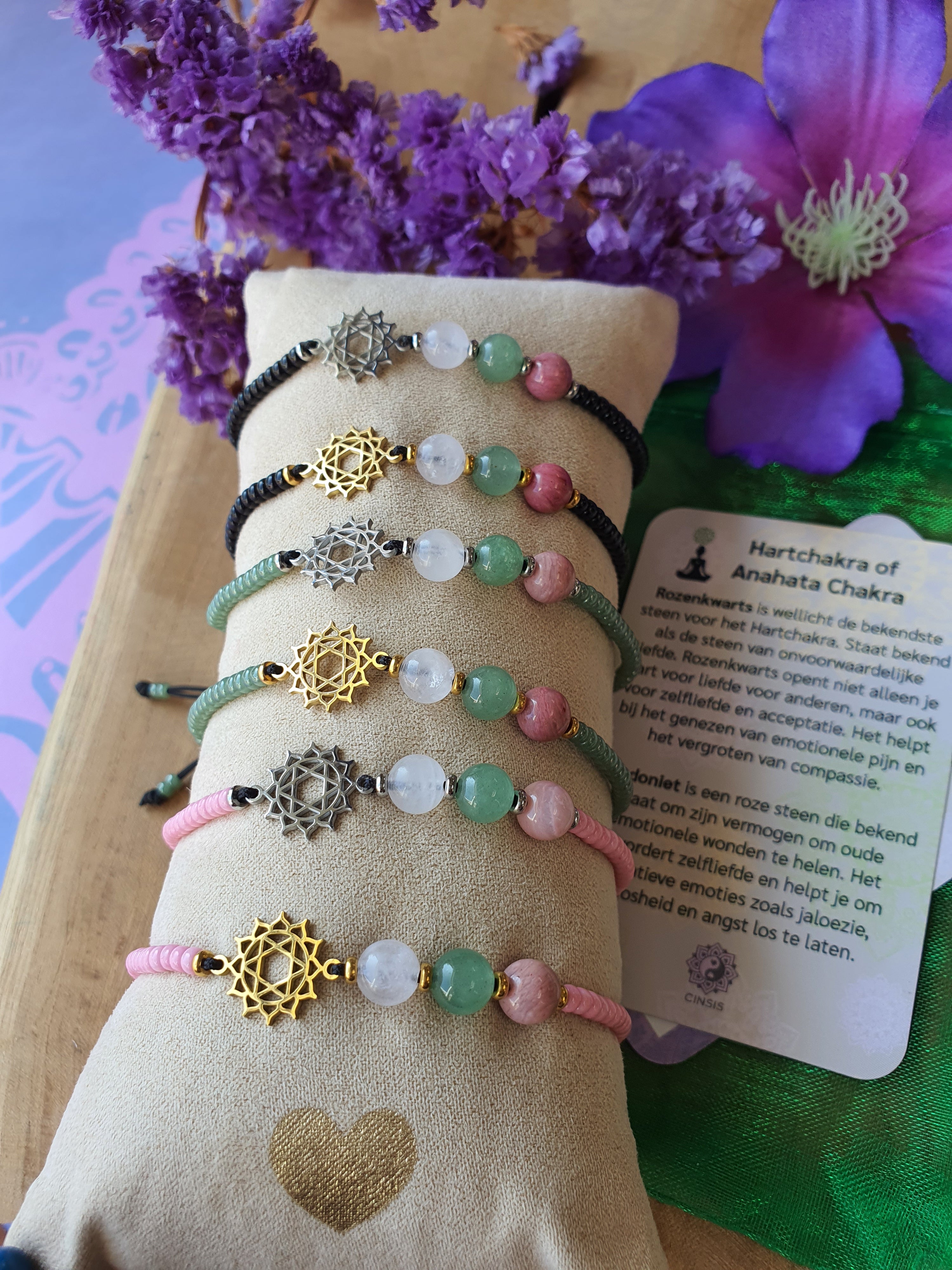 Edelstenen_hart_chakra_armband_met_Symbool