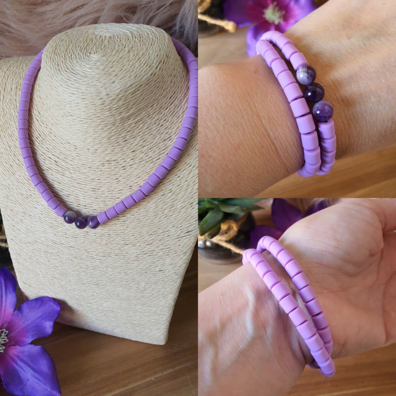 Elastische_rekbare_paarse_choker_ketting_en_armband_2_in_1_sieraad_met_Amethist_kralen_nr_17