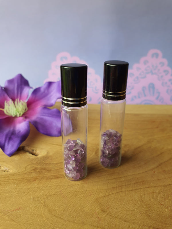 Essentiële olie Roller flesje met Amethist steentjes nog aan te vullen met essentiële olie