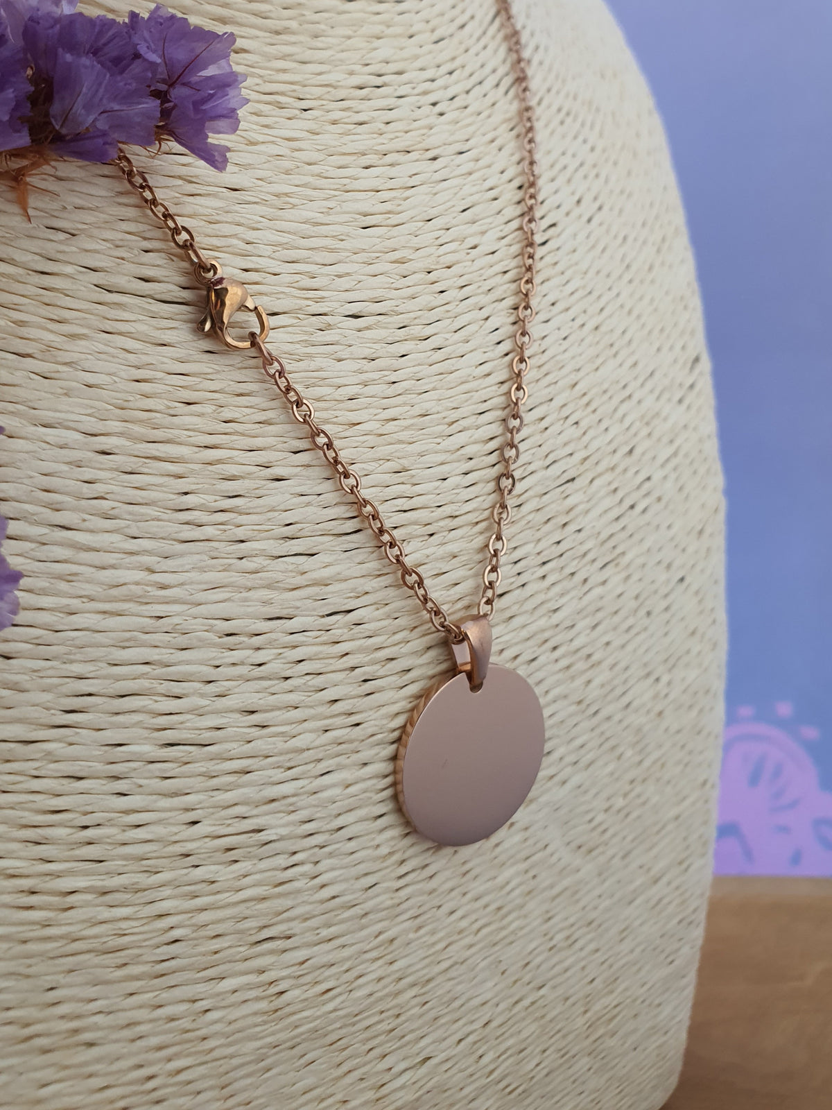 Gegraveerde Ketting met Vrije Tekst: Ronde Hanger rvs rosé.