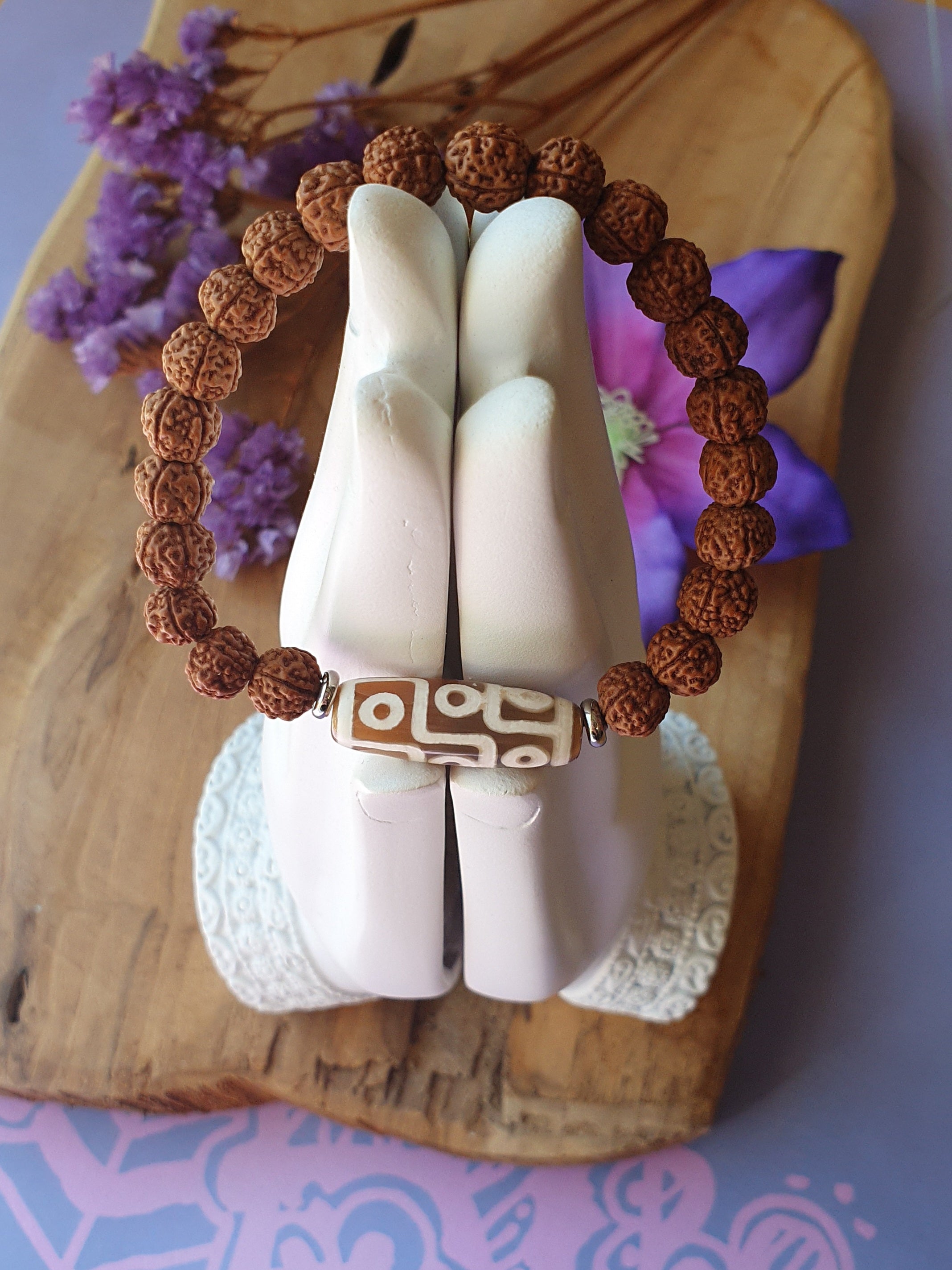 Mala Armband Rudraksha kralen met 9 ogen dzi Tibetaanse gebedskraal.