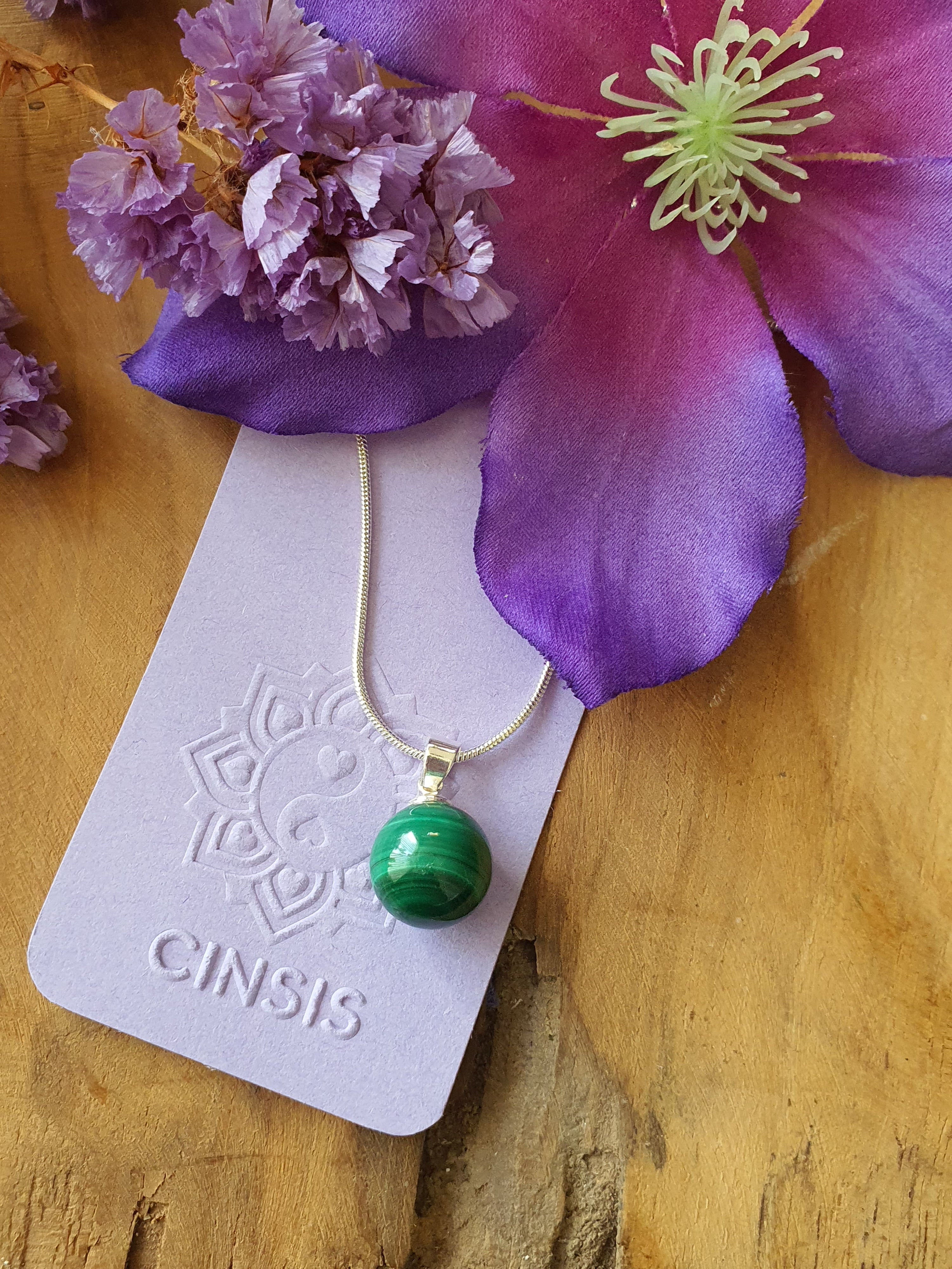 Malachiet hanger groot met een 925 zilveren oogje en ketting