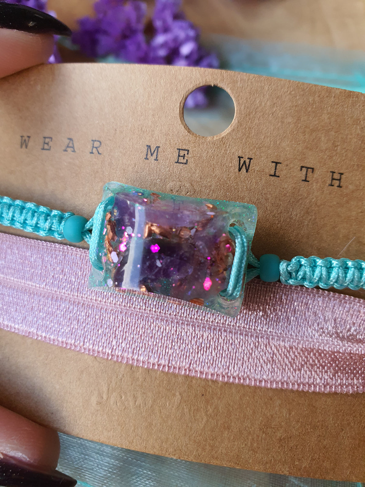 Orgonite Armband voor kind Amethist en Bergkristal (nr 3020) met paarse glittertjes
