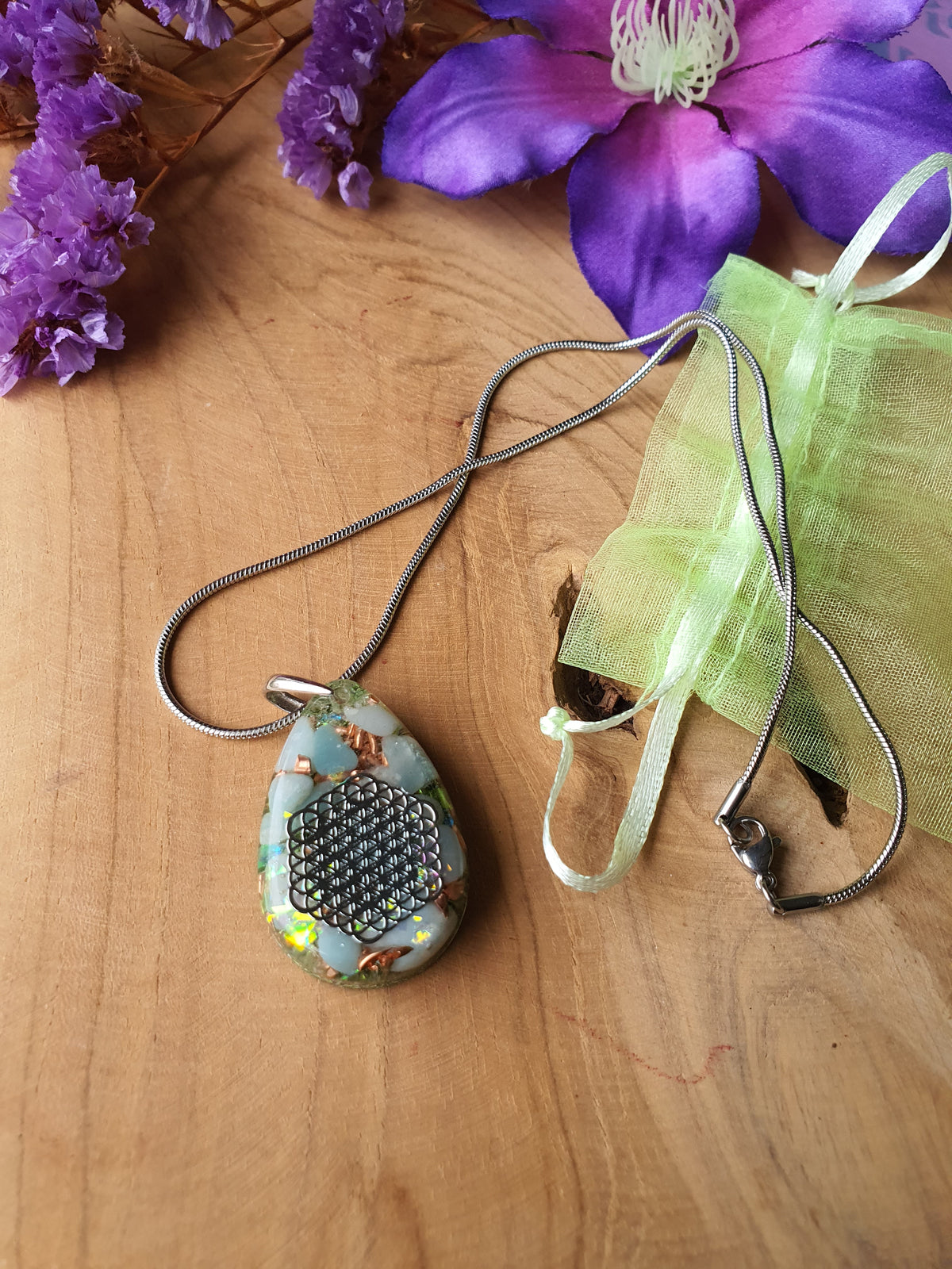 Orgonite hanger Amazoniet met Bergkristal 925 Sterling zilver oogje met rvs ketting