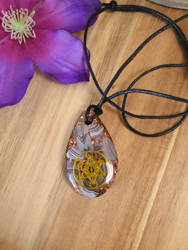 Orgonite hanger Botswana Agaat 30x55mm (nr 71) met schuif koord ketting