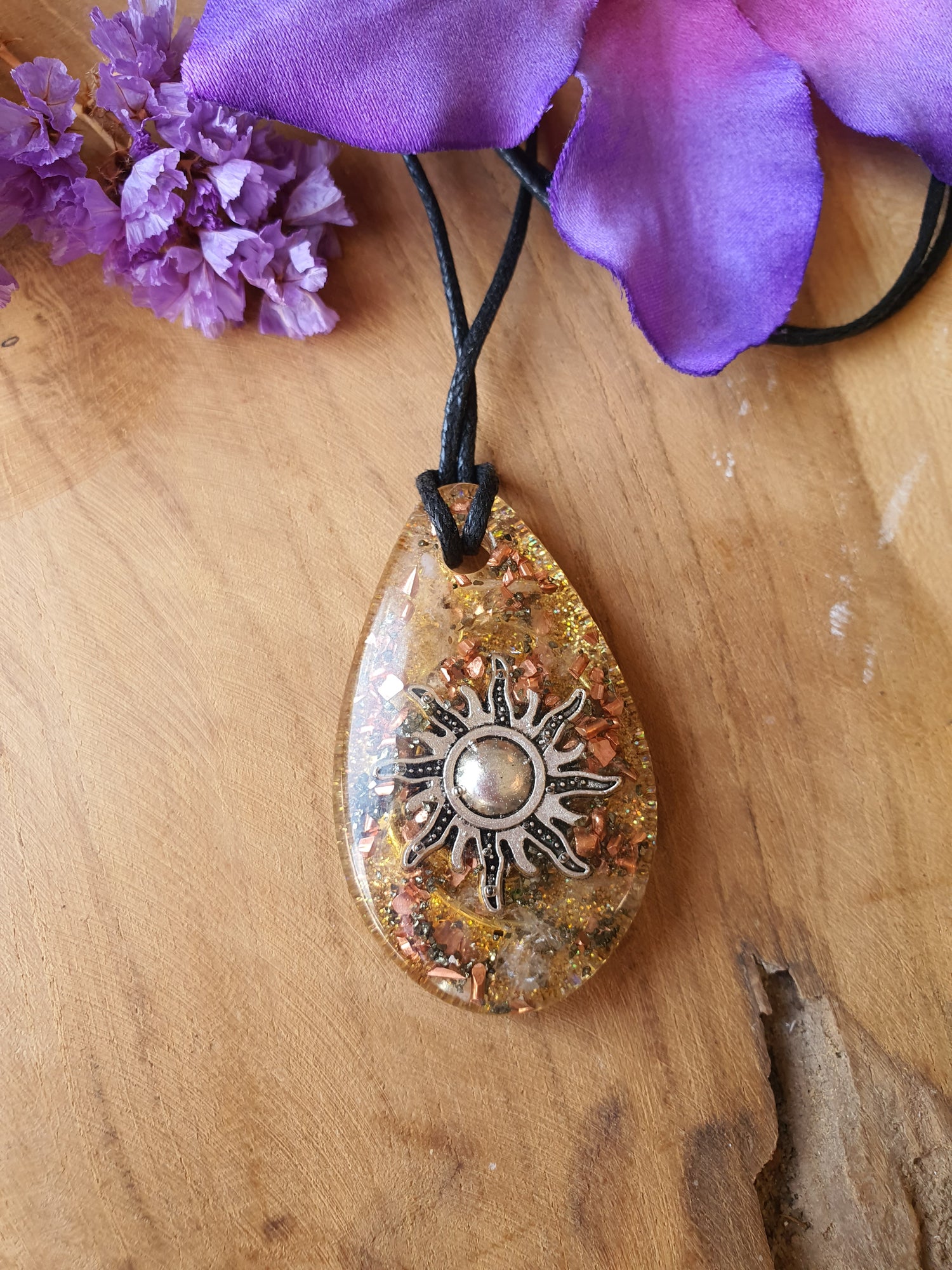 Orgonite hanger Citrien met Bergkristal 30x55mm (nr 130)