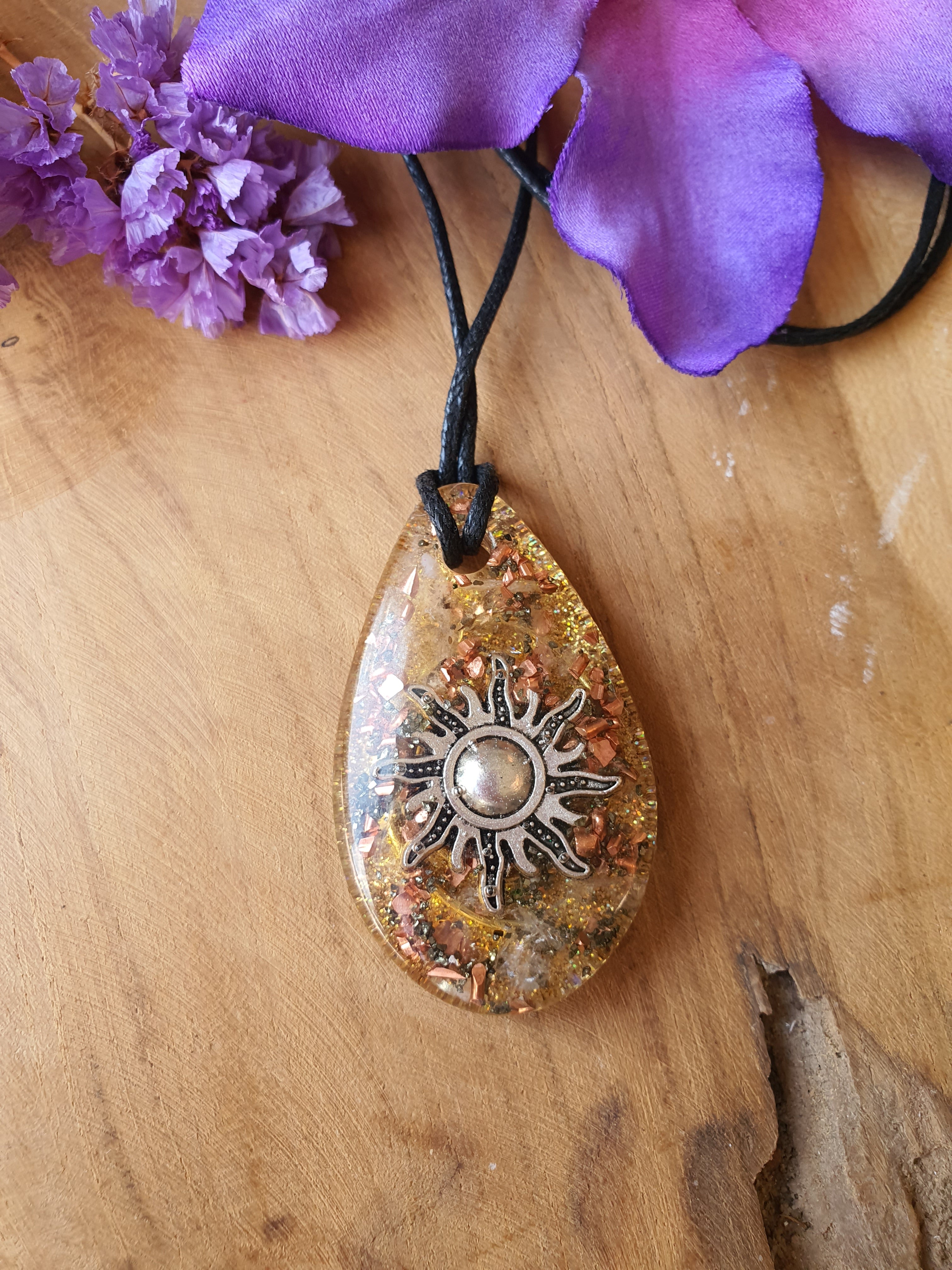 Orgonite hanger Citrien met Bergkristal 30x55mm (nr 130)