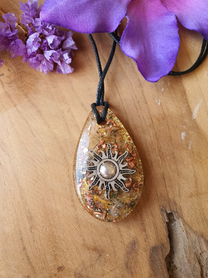 Orgonite hanger Citrien met Bergkristal 30x55mm (nr 130)