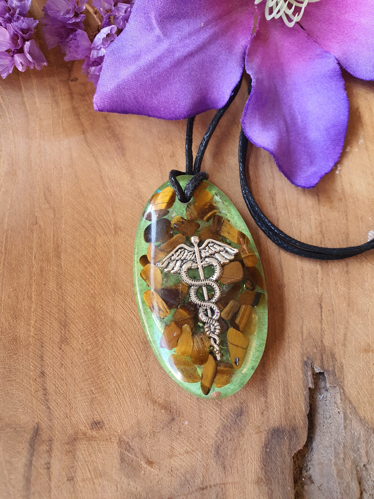 Orgonite hanger Tijgeroog met Bergkristal 30 x 55mm (nr 127)