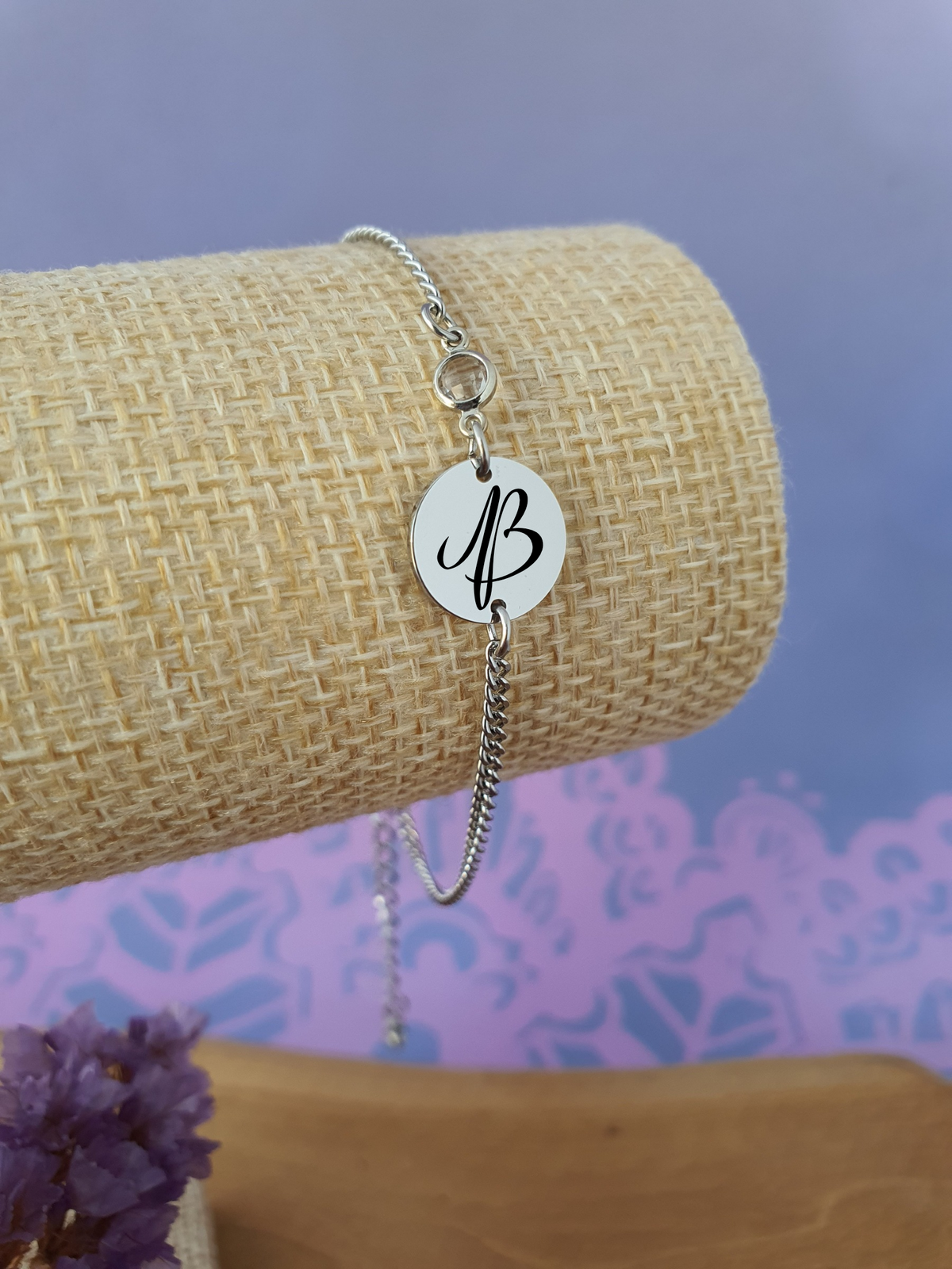 RVS gepersonaliseerde Graveerbare Armband met Geboortesteen April met gegraveerde vrije tekst initiaal