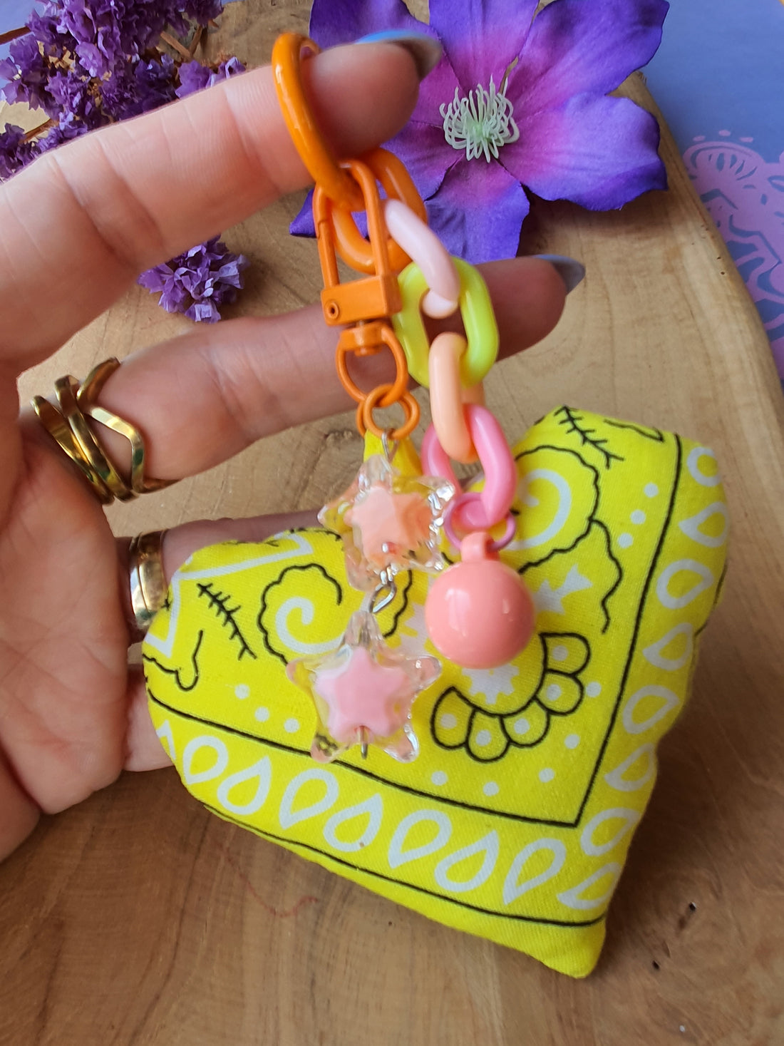 Sleutelhanger tassenhanger bandana hart geel