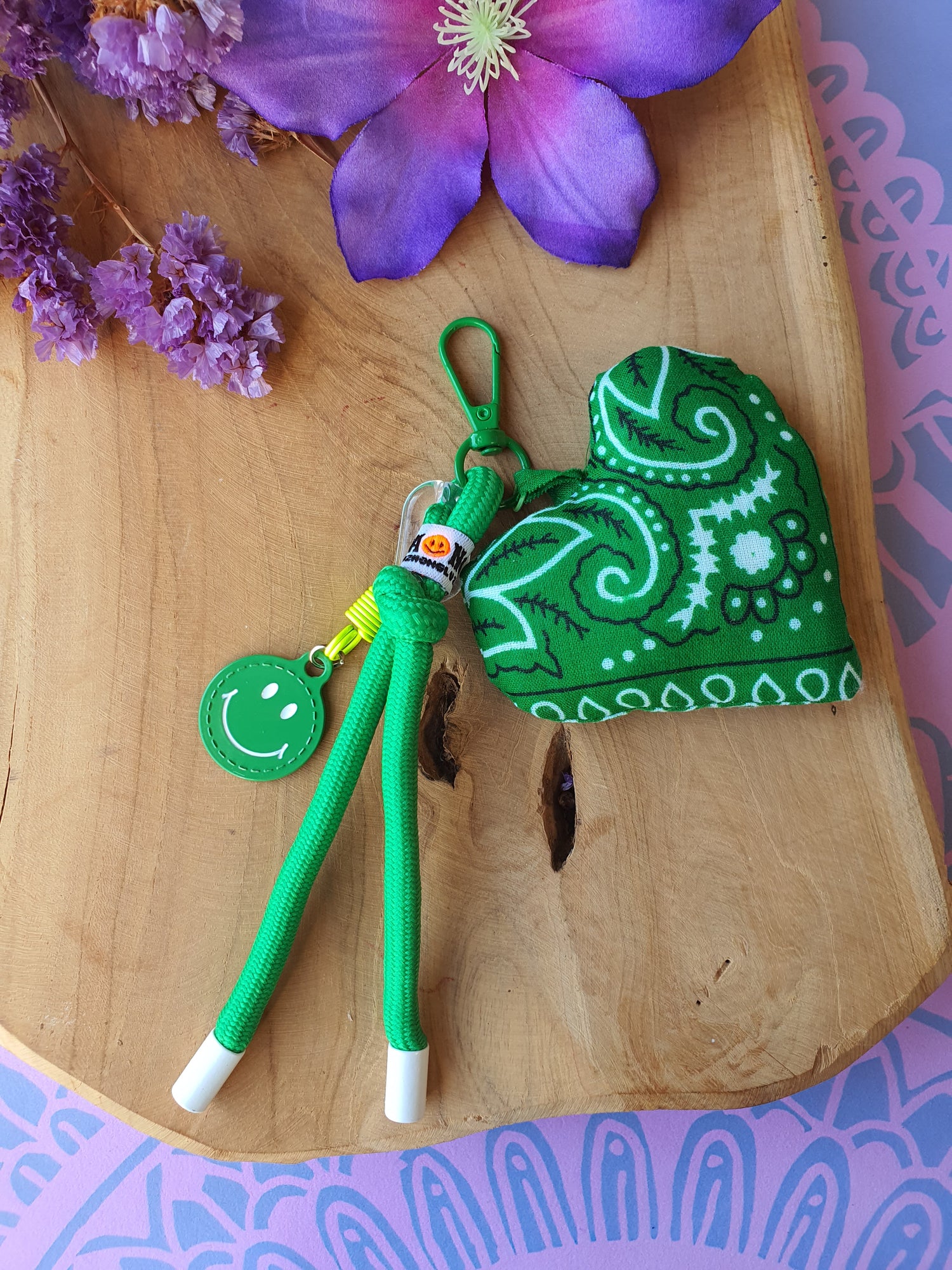 Sleutelhanger_tassenhanger_bandana_hart_smiley