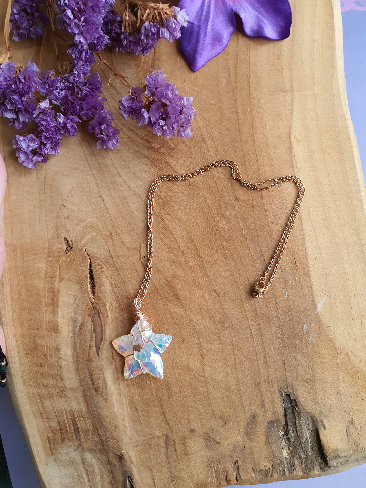 Wire Wrapped Ster hanger Angel Aura (nr 9) met ketting.