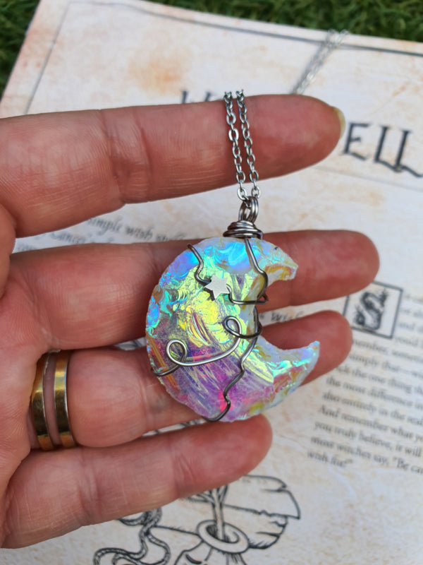 Wire_wrapped_Maan_hanger_Angel_aura_kwarts._nr_5.