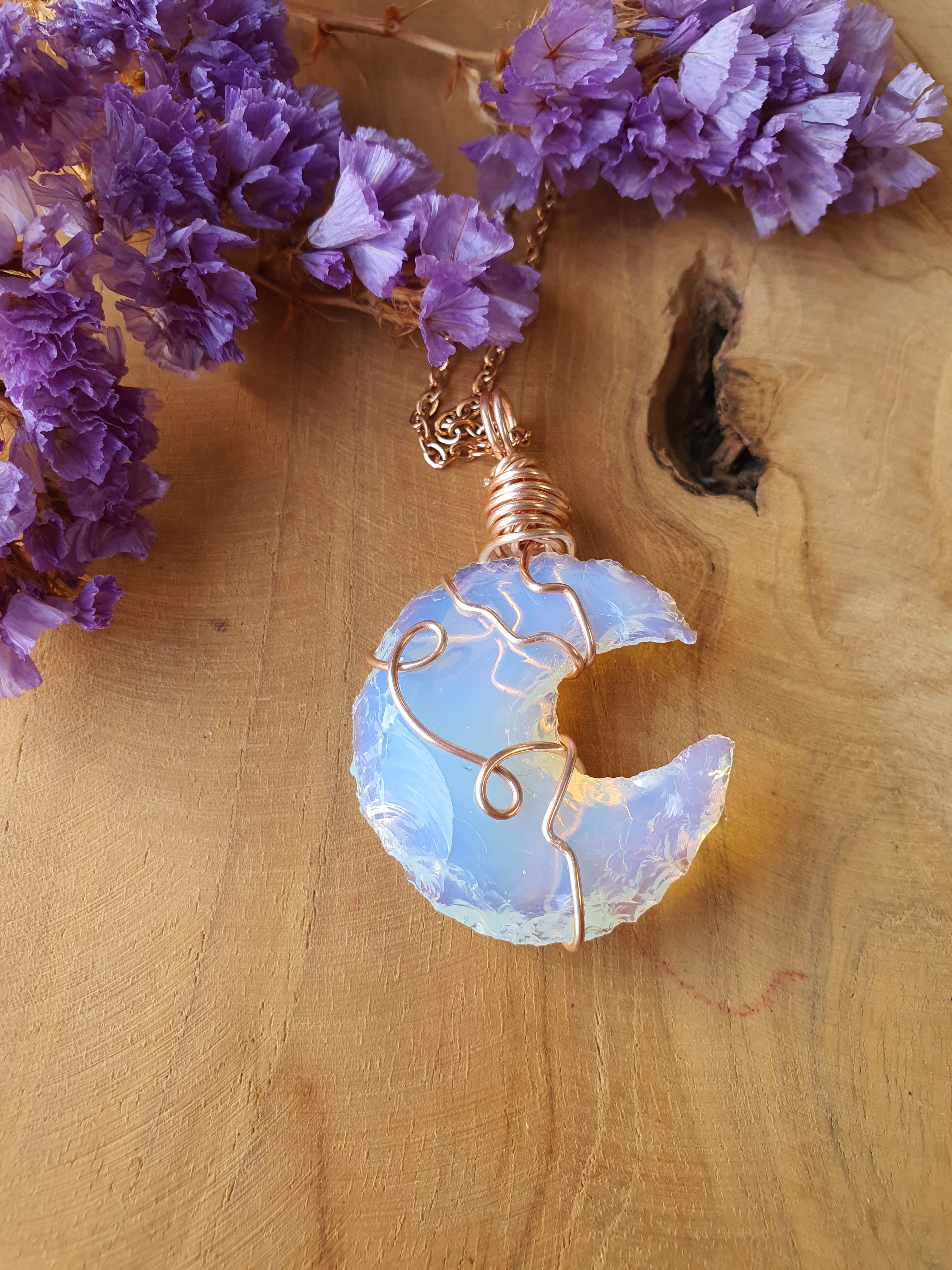 Wire wrapped Maan hanger Opaline._3