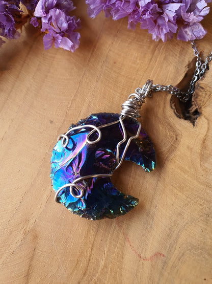 Wire wrapped Maan hanger Rainbow (regenboog/titanium) aura. (nr 16) :)
