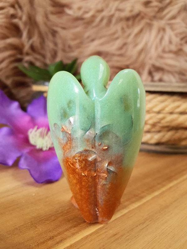 Orgonite engel klein 75mm Prehniet met insluitingen van zwarte Toermalijn ( nr 26)